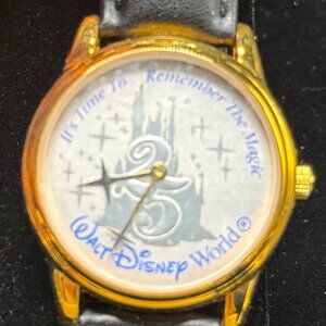 Vintage 1997 Walt Disney World 25th Anniversary  Watch New in Box  Celebrate 25